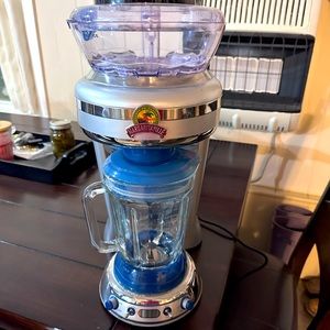 Margaritaville Key West Frozen Concoction Maker w Easy Pour and XL Ice Reservoir